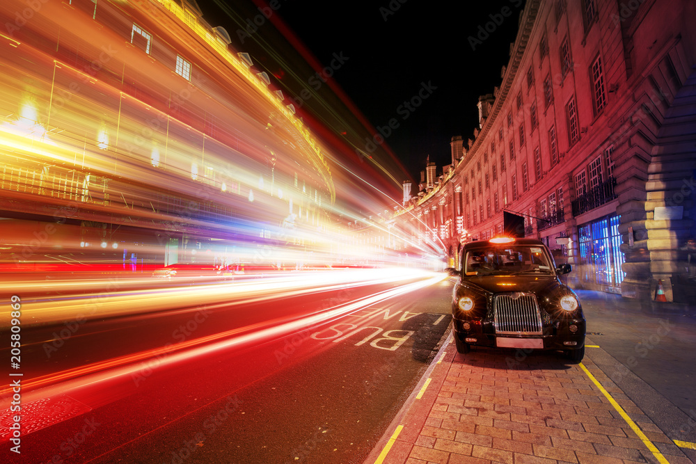 Naklejka premium Prędkość światła w London City