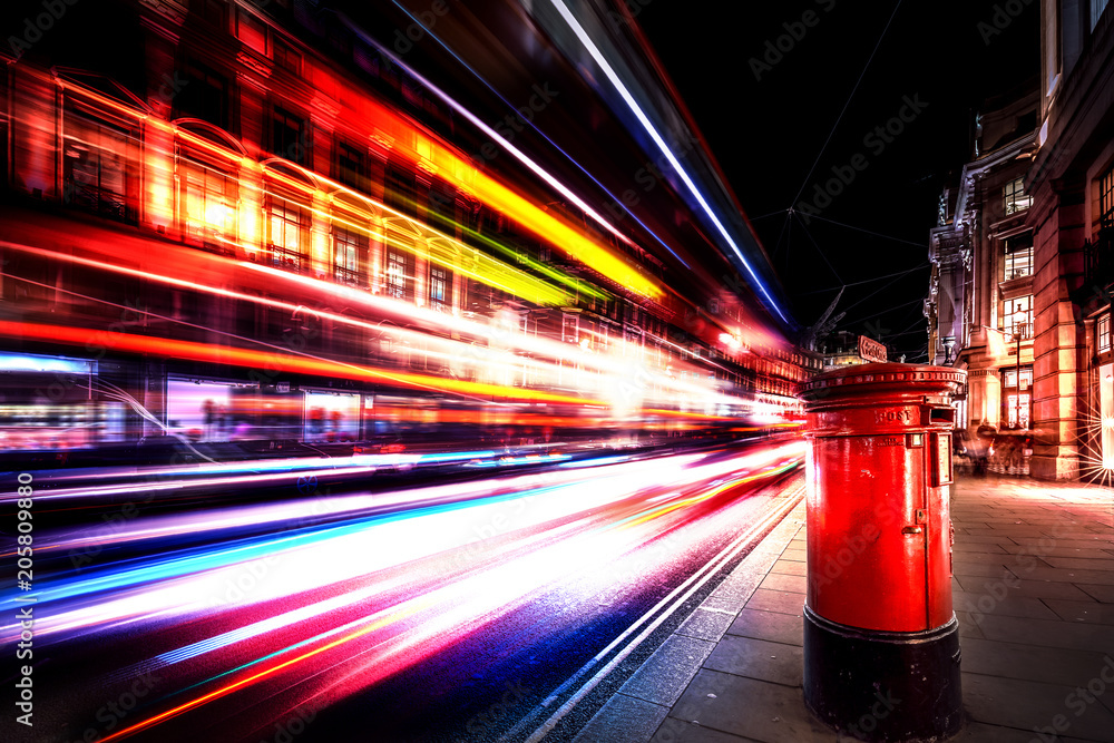 Fototapeta premium Prędkość światła w London City