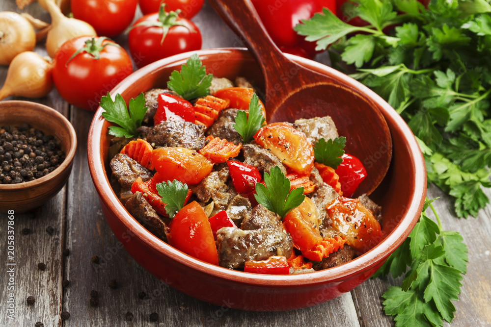 Chicken liver with sweet pepper and tomatoes Chicken liver with sweet pepper and tomatoes