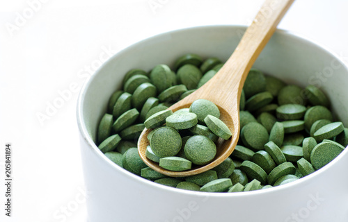 Green chlorella and spirulina pills