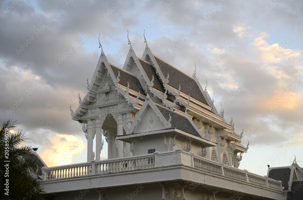 wunderschöne buddhistische Tempel und Buddhas in Südostasien