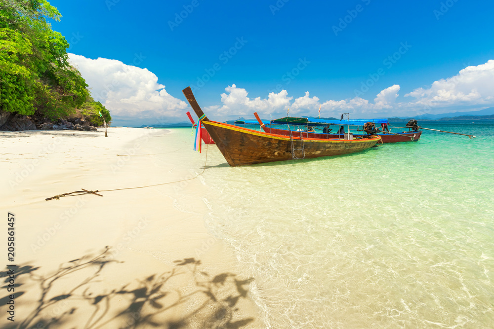 Fototapeta premium White sand beach and Long-tail boat at Khang Khao Island (Bat island), The beautiful sea Ranong Province, Thailand.