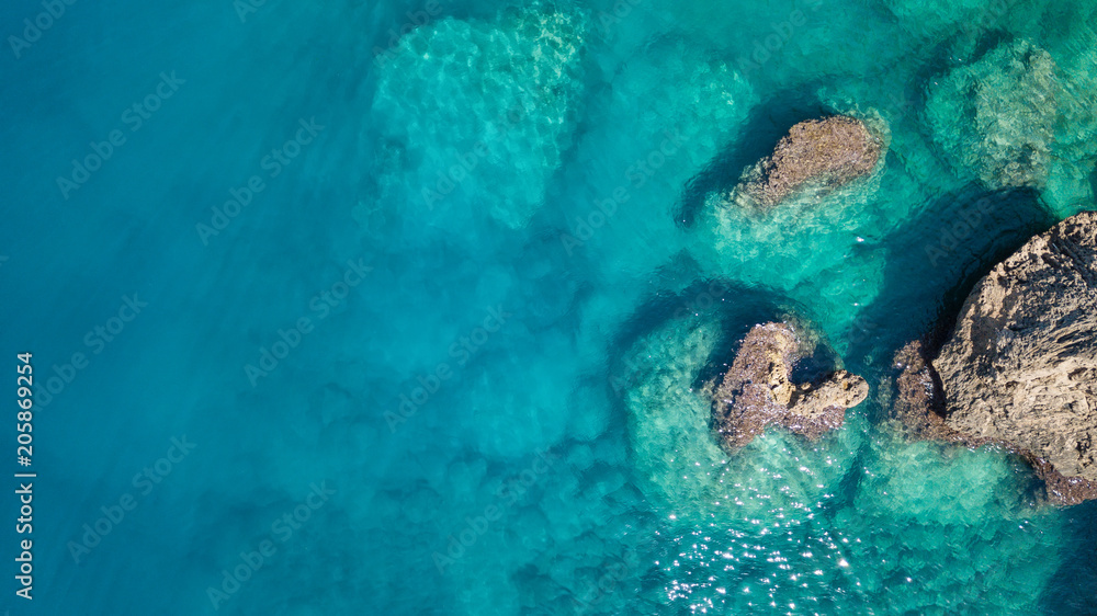Obraz premium Widok z lotu ptaka na morze. Piękny naturalny seascape przy latem