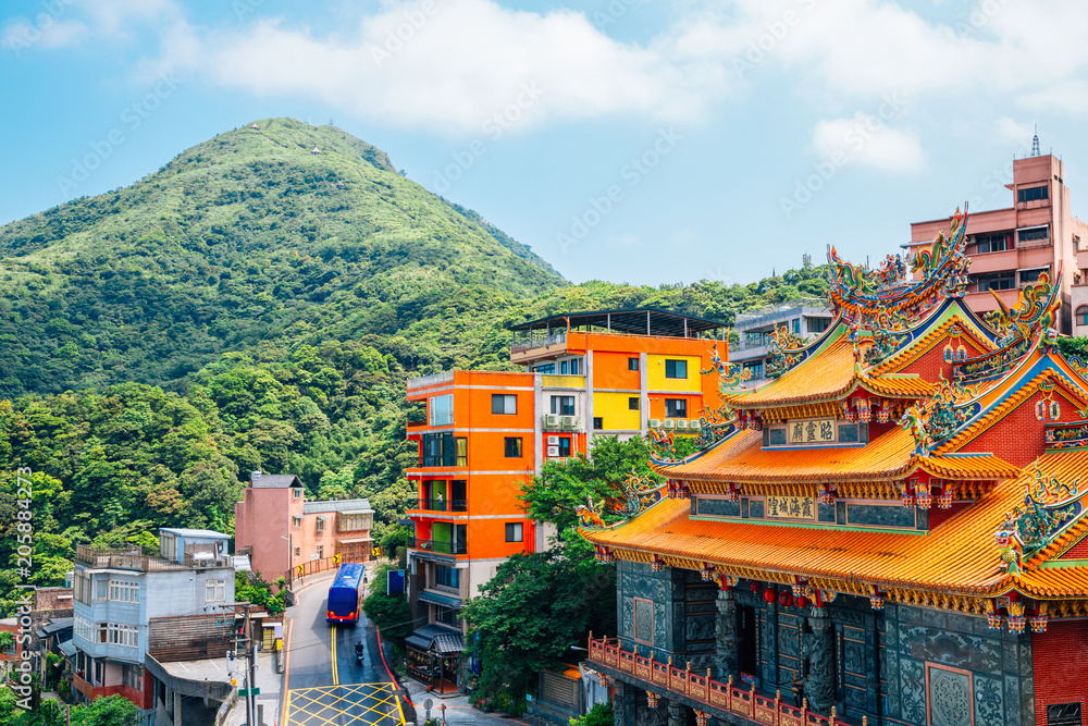 Naklejka premium Old temple and street in Jiufen, Taiwan