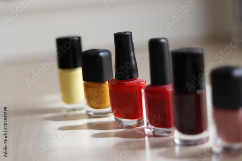 pintauñas manicura