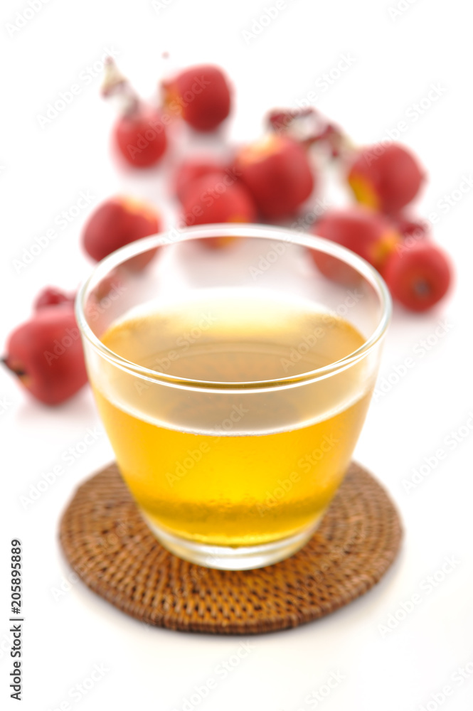 冷たいお茶と赤い実 冷たいお茶と赤い実