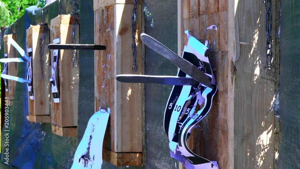 Stockvideon Throwing knives at the target from an openair distance, a