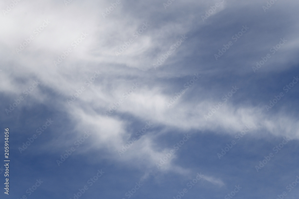  青空と雲「空想・雲のモンスター」大あご、噛みつく、口を開けた、恐ろしいなどのイメージ