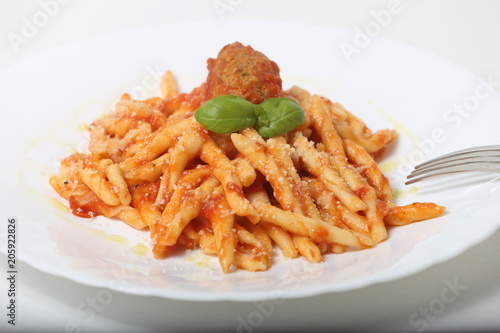 Wallpaper Mural Pasta cavatelli con sugo e polpette Torontodigital.ca