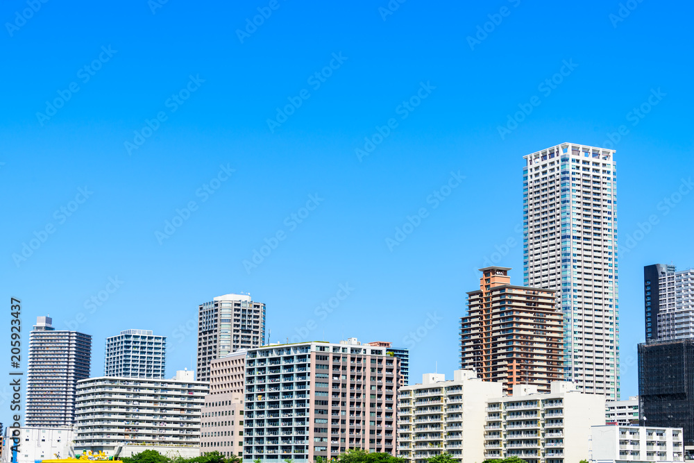 隅田川沿いの高層マンション High-rise condominium