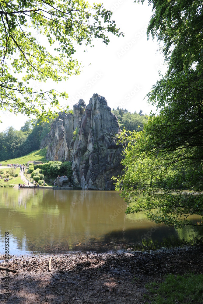 Zauberhafte Landschaft an den Externsteinen im Teutoburger Wald 