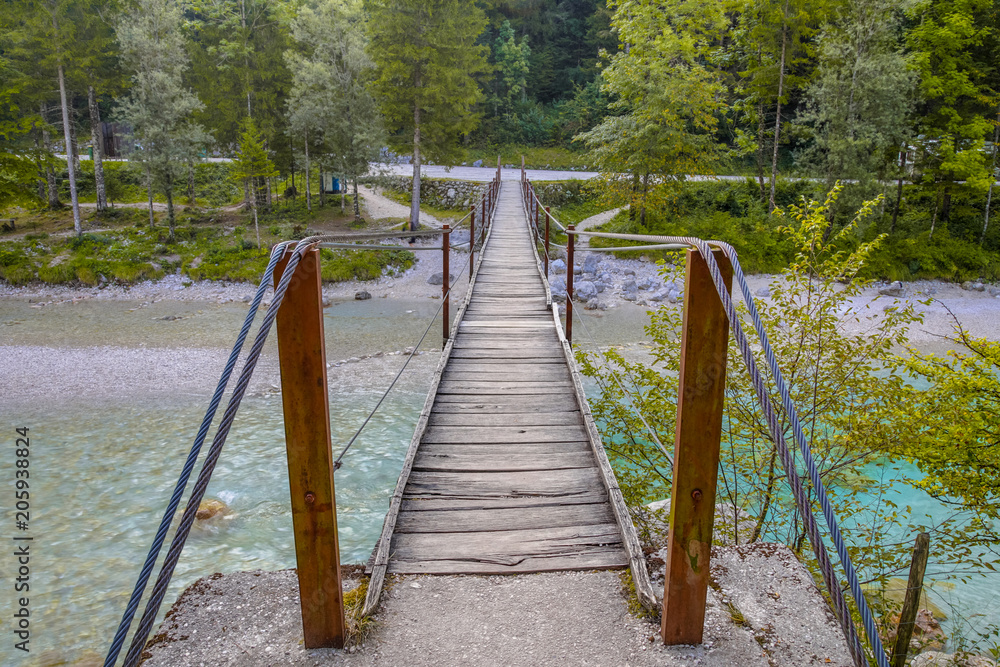 Obraz premium Swingbridge over Soca river