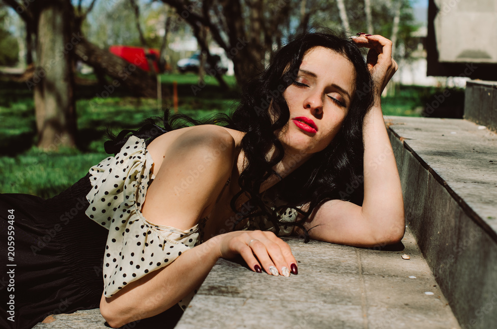 Beautiful Girl, brunette with red lips. Spring , shooting in the Park . Beautiful Girl, brunette with red lips. Spring , shooting in the Park .