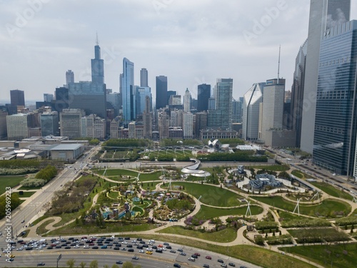 Billede på lærred Beautiful aerial view of the  Chicago Millennium Park and Bean -The Cloud Gate S