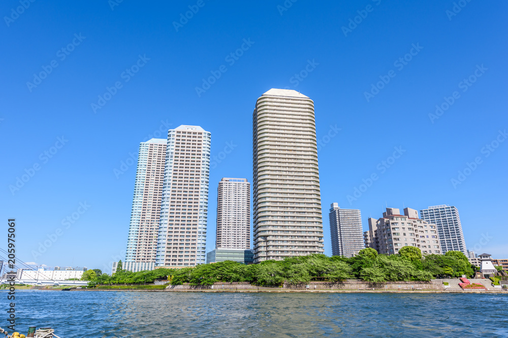 隅田川沿いの高層マンション High-rise condominium in Tokyo