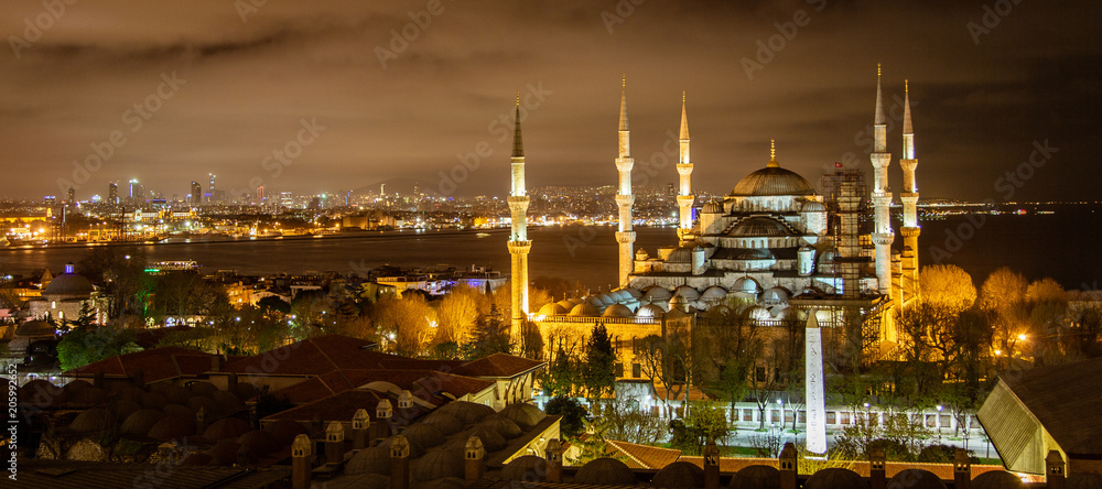 Blue Mosque in Istanbul at night