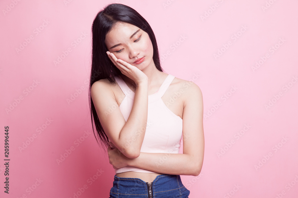 Beautiful young Asian woman get bored. Beautiful young Asian woman get bored.