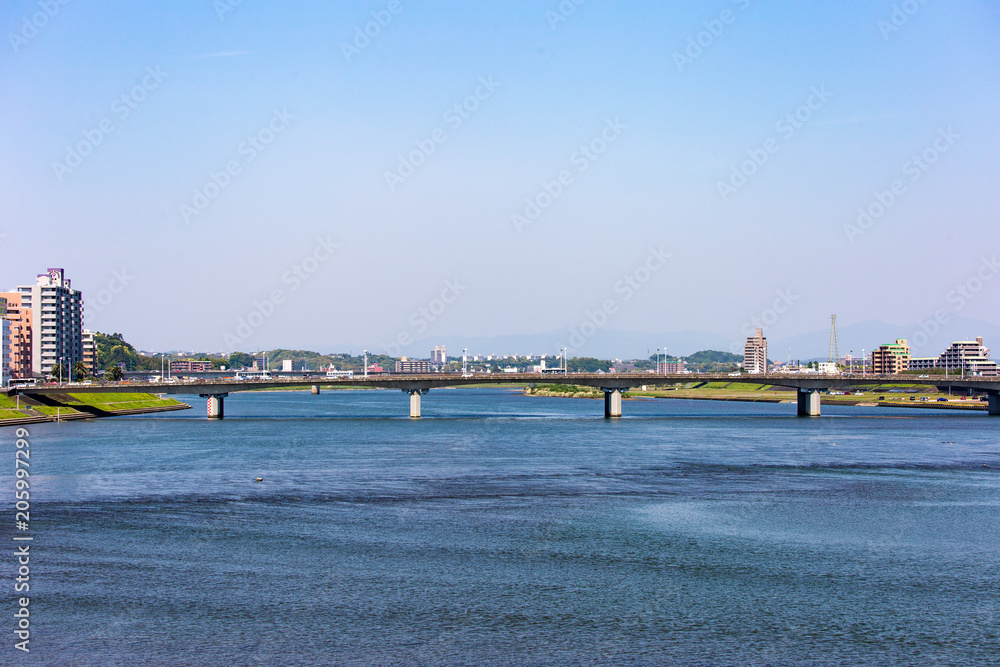 大淀川と橘橋そして遠景の宮崎市街