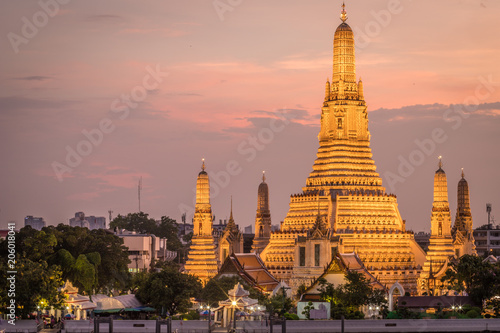 Sunset in Wat Arun Temple of Dawn in Bangkok