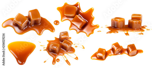 Fotografie Flowing caramel sauce isolated on white background
