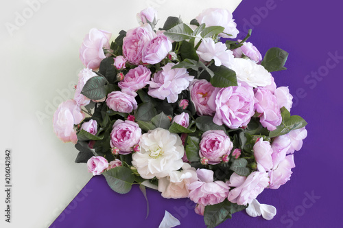 small bouquet of pink roses on color background