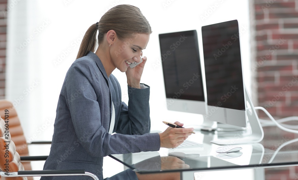 business woman talking on the smartphone business woman talking on the smartphone