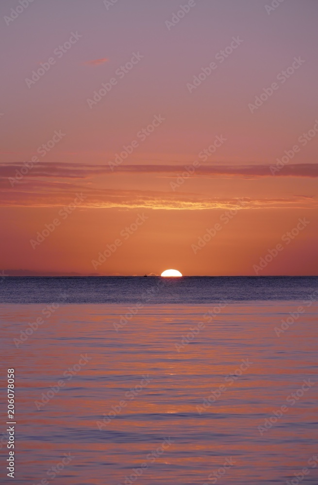Sonnenuntergang über dem Meer vor Mauritius