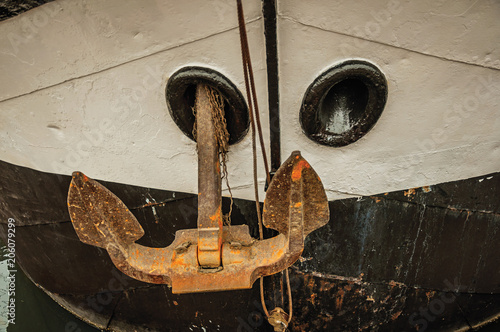 Photo Close-up of prow and rusty anchor of a boat moored in port at Amsterdam
