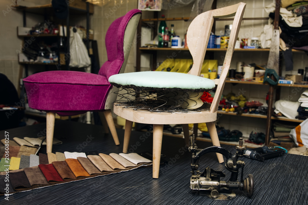 Εκτύπωση καμβά Detail from the upholstery workshop