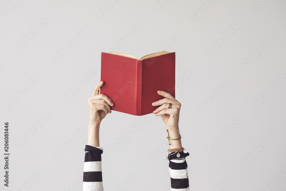 Obraz premium The hand holding book on isolated background