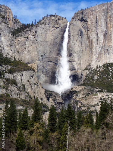 Yosemite Waterfall - US National Park  California 