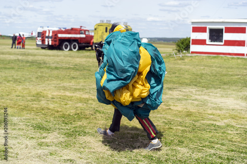 fold the parachute correctly photo