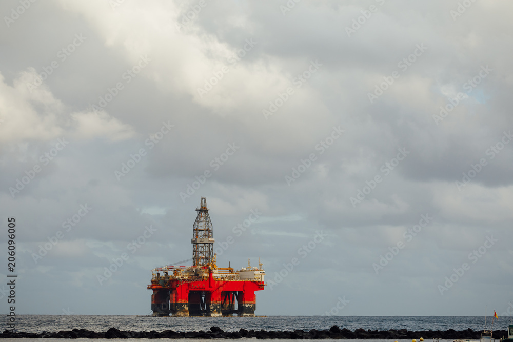 Fototapeta premium offshore oil and gas platform