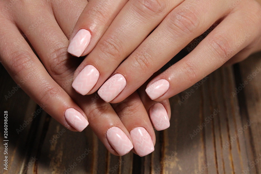 Fototapeta premium fashionable pink manicure