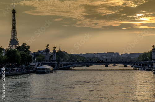 Atardecer en el rio Sena con la Torre Eiffel al fondo © DoloresGiraldez