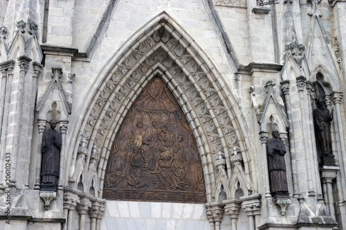 Tableau de bois de la basilique del Voto Nacional