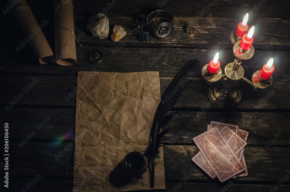 Obraz premium Tarot cards on fortune teller desk table background. Futune reading concept. Study of Tarot magic manuscript paper page.