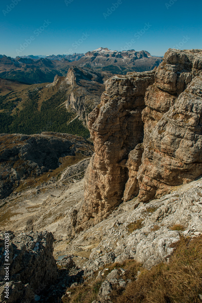 Fototapeta premium beautiful landscape scenery of italien dolomites, rifugio lagazuoi, cortina d´ampezzo, passo falzarego