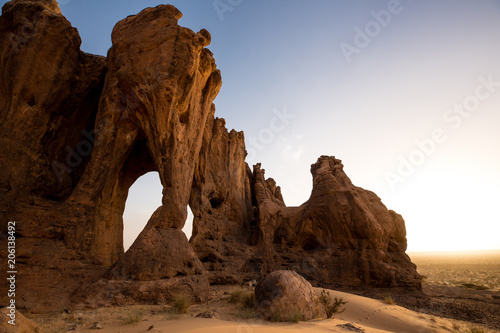 Stunning elephant shaped rock arch in Sahara rock formation     Elephant Rock  Mauritania