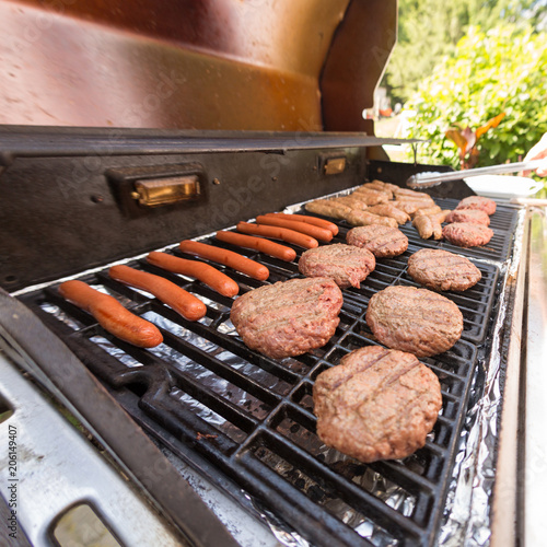 Принти на полотні Grilling Hot Dogs and Hamburgers