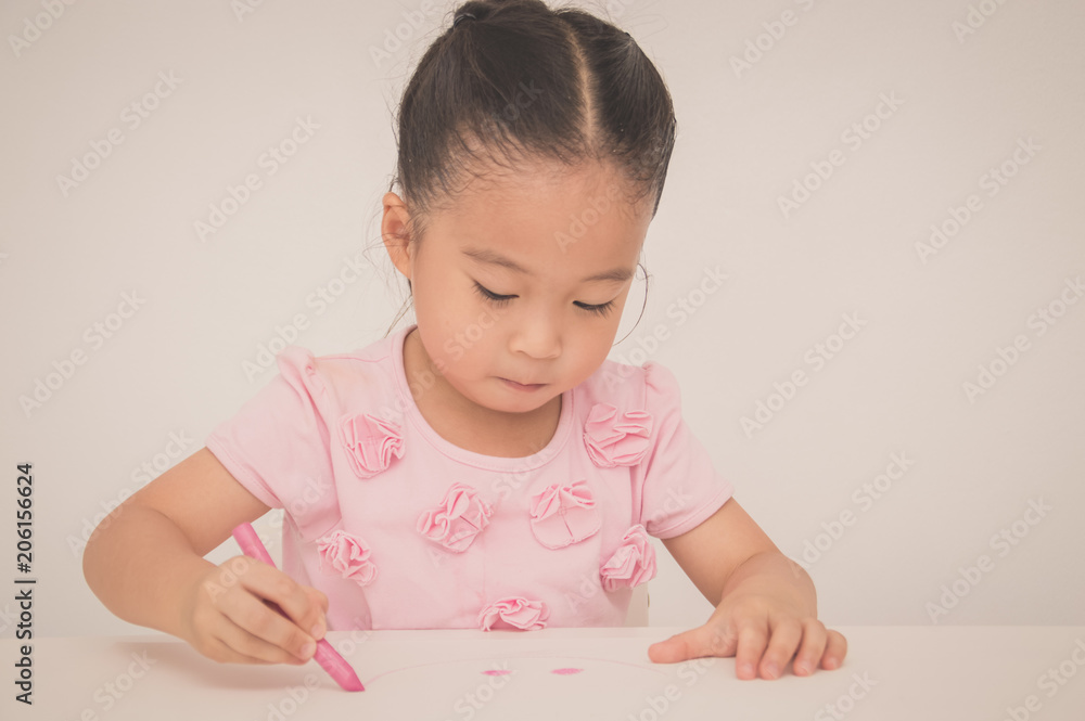 Concept Family. Familys are drawing activities in the home. Family is doing happy activities. Parents are teaching drawing children. Concept Family. Familys are drawing activities in the home. Family is doing happy activities. Parents are teaching drawing children.