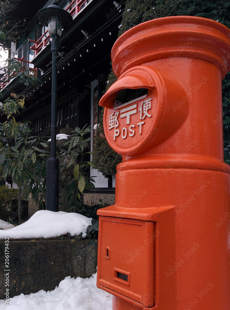 japanese post box(retro-style) in the snow / 雪景色の中の昭和