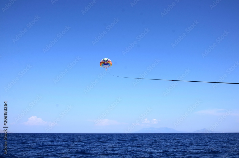 Parachute ascensionnel au large de la plage de Kardamena (Kos-Grèce)
Parachute ascensionnel au large de la plage de Kardamena (Kos-Grèce)