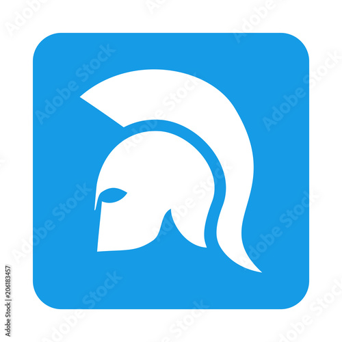 Icono plano casco espartano en cuadrado azul photo