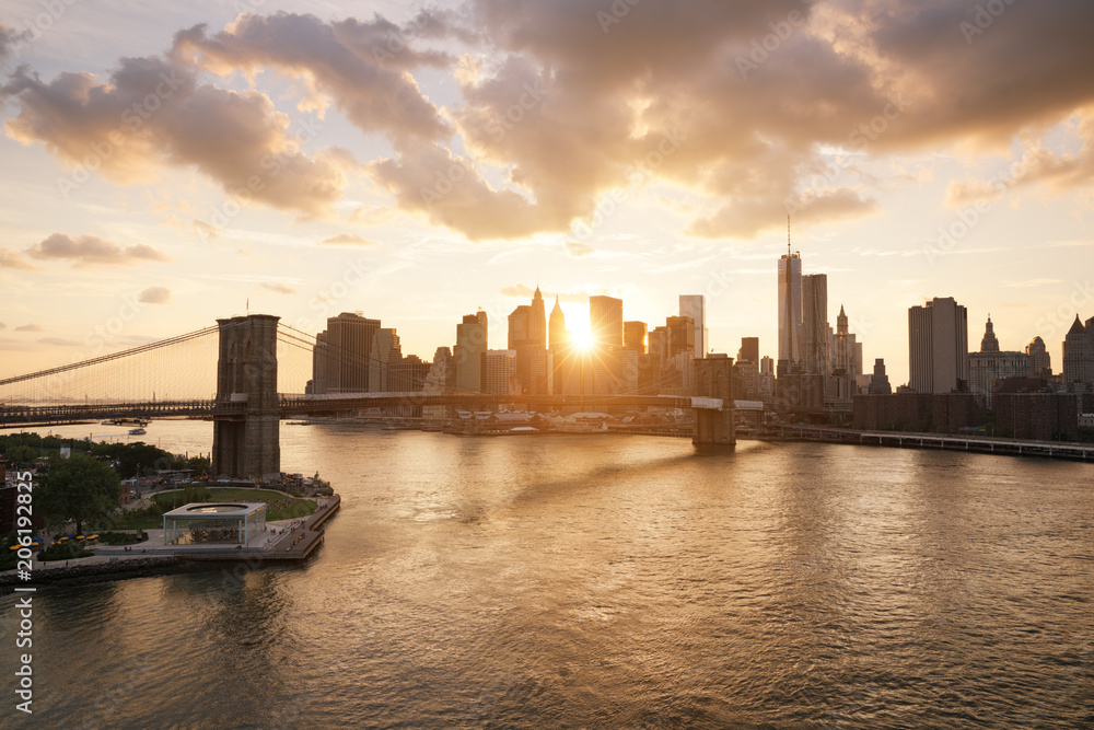 New-York skyline and Brooklyn bridge at sunset