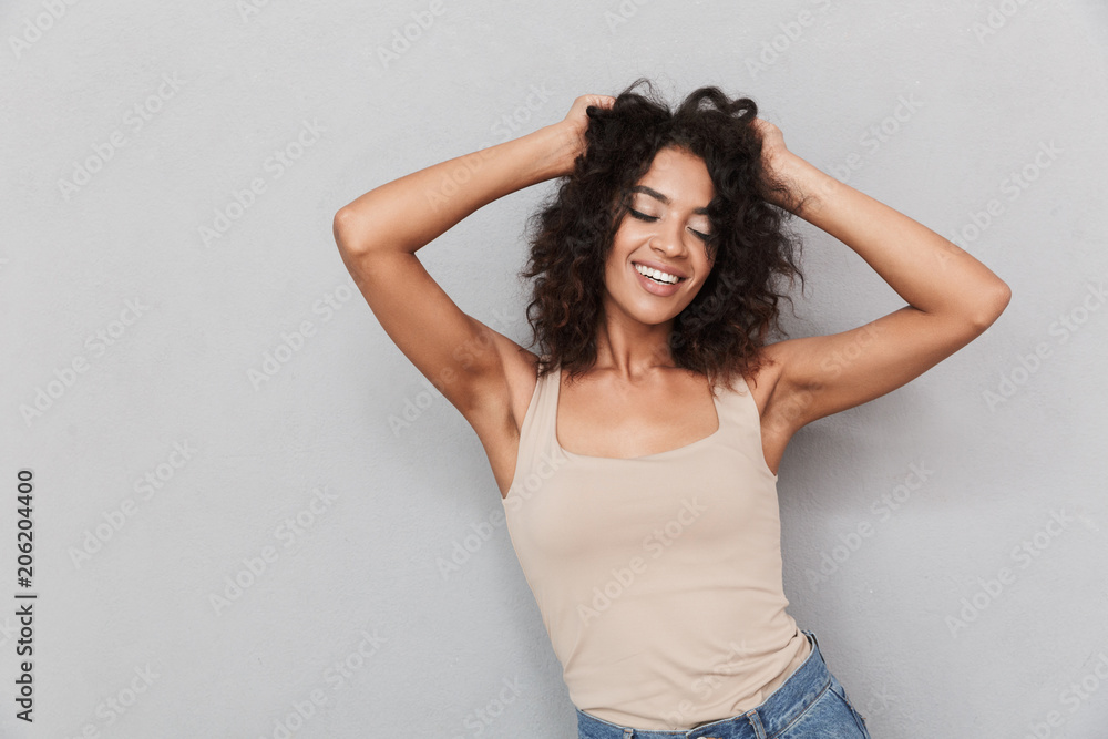 Obraz premium Portrait of a pretty young african woman
