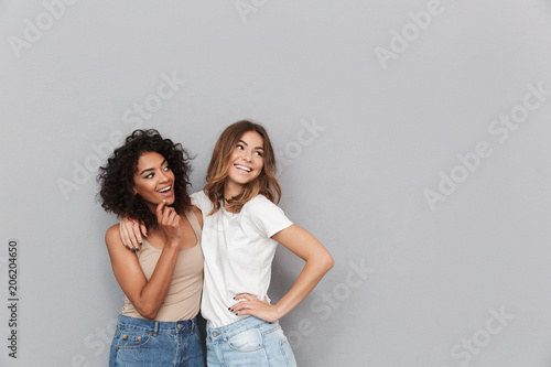 Obraz na plátně Portrait of two happy young women standing