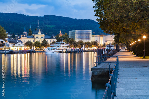 Austria, Vorarlberg, Bregenz, Lake Constance, Harbor, lakeside promenade, Kunsthaus Bregenz in the evening