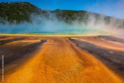grand prismatic spring - yellowstone national park
