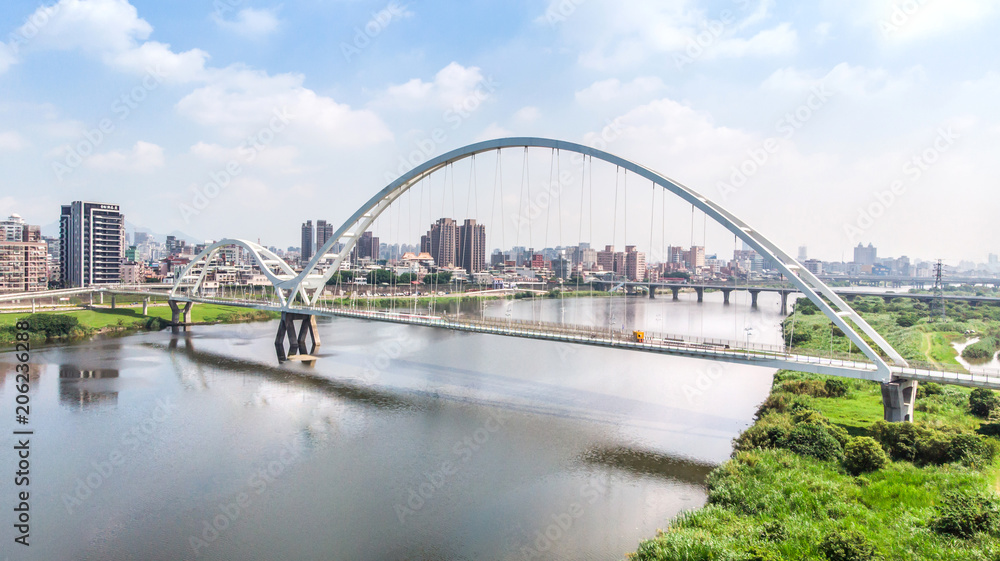 Naklejka premium Crescent Bridge - landmark of New Taipei, Taiwan with beautiful illumination at day, aerial photography in New Taipei, Taiwan.